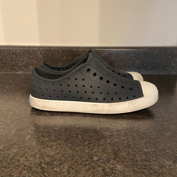 Native Jefferson Shoes - Size 3 - Picture 2 of 9